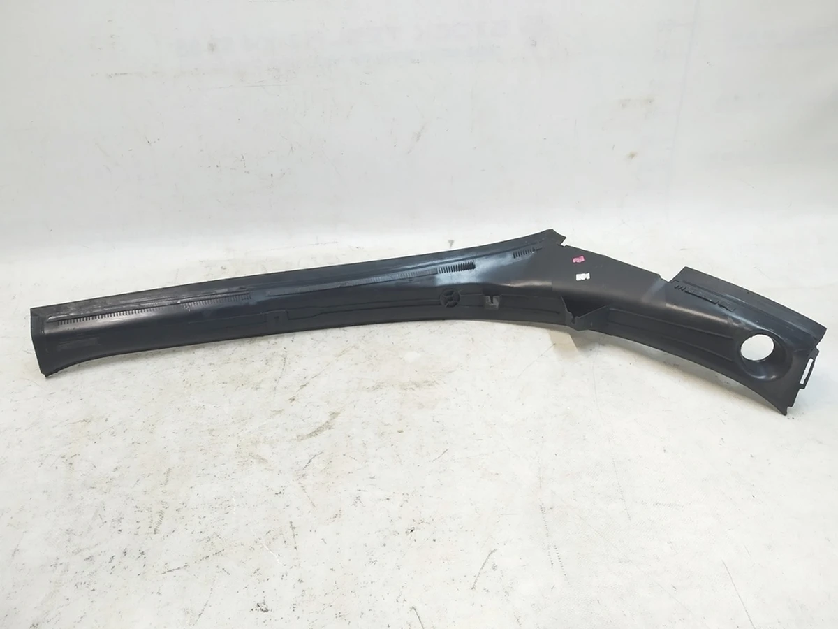 3 ASY, LIFTGATE TROUGH TRIM, LH second hand Tesla Model X 1047320-00-E