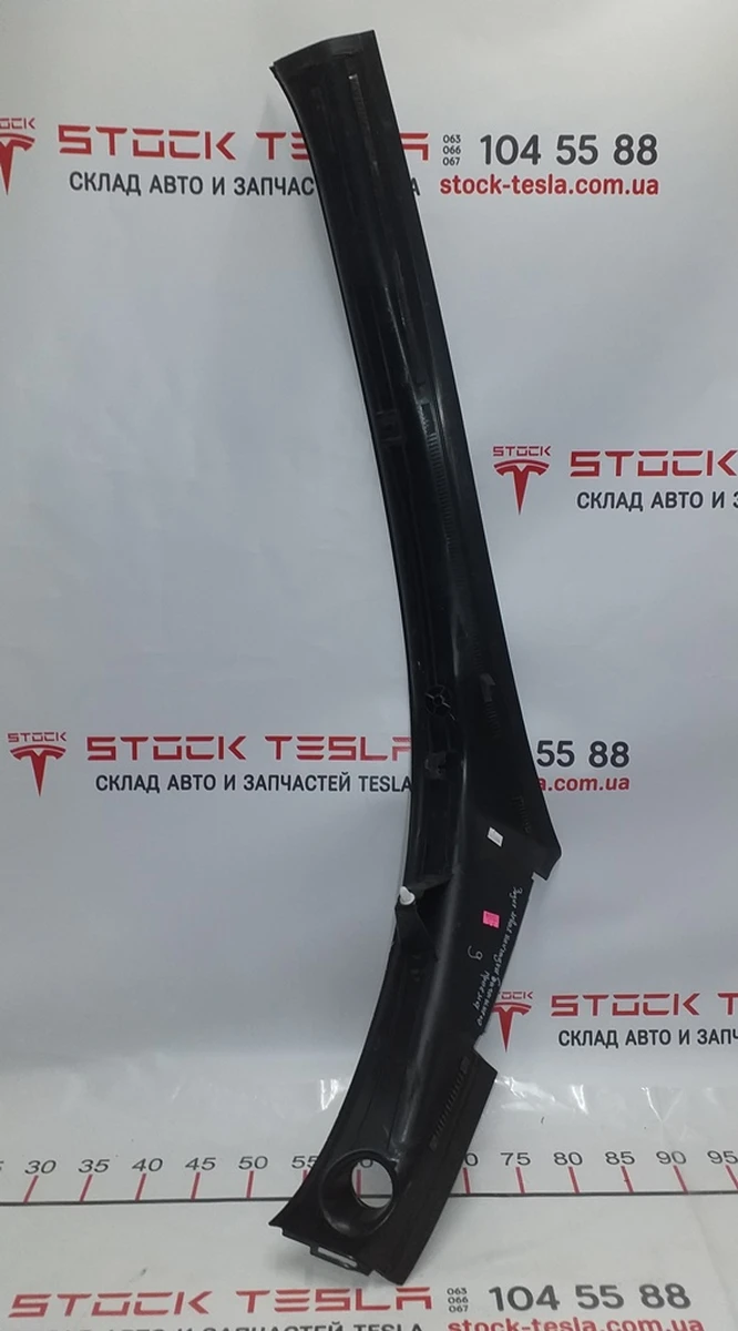 3 Assembly, liftgate trough trim, left hand Tesla model X 1047320-00-E