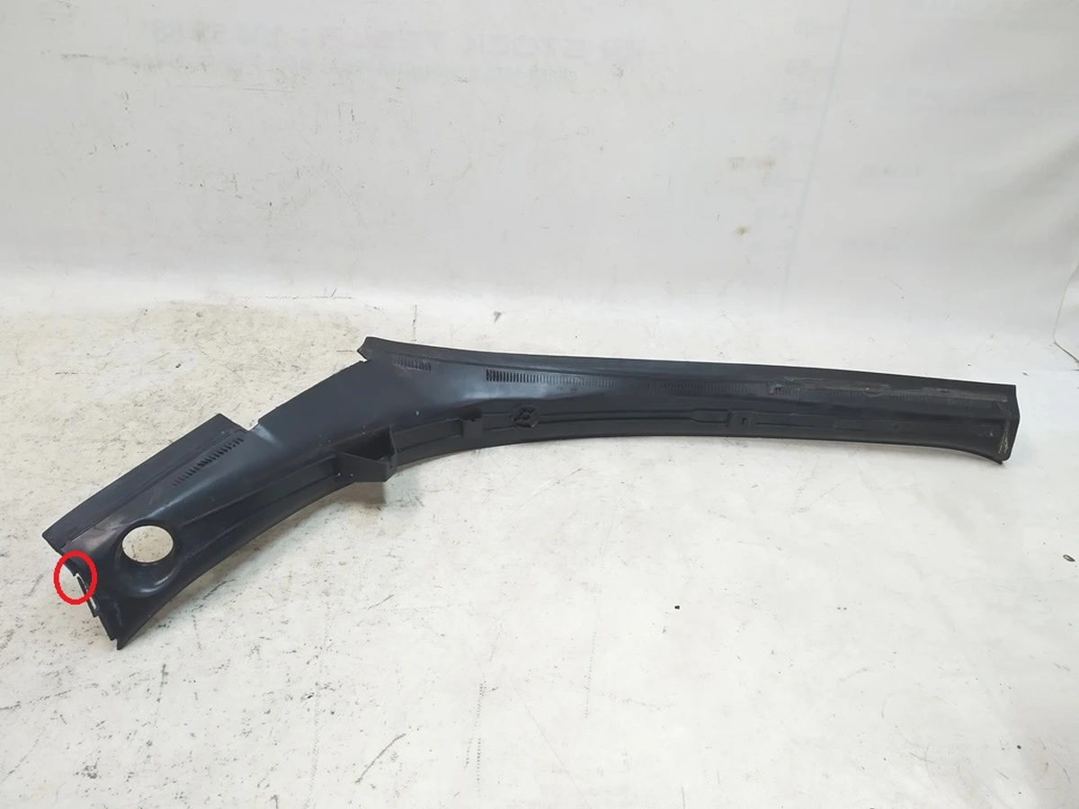 4 Облицовка проема багажника правая Б/У Tesla Model X 1047321-00-E