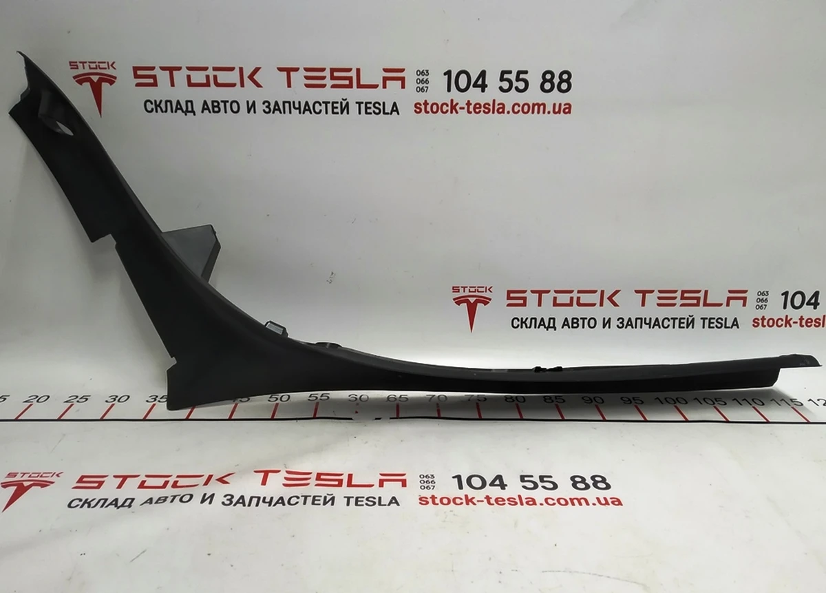 4 ASY, LIFTGATE TROUGH TRIM, RH Tesla Model X 1047321-00-E