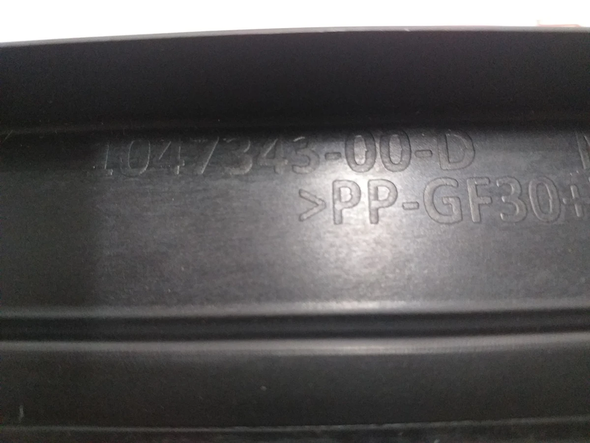 8 Накладка люверса центрального NEW Tesla model X 1047343-00-D