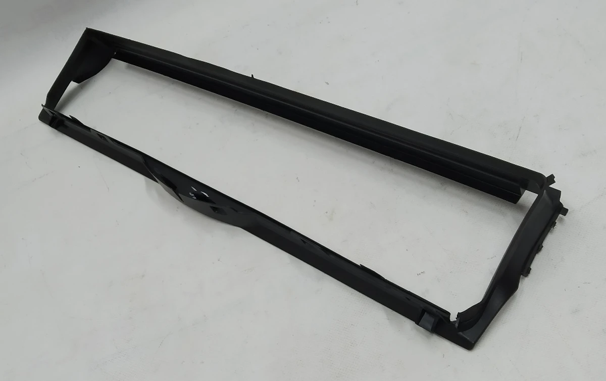 8 Накладка люверса центрального NEW Tesla model X 1047343-00-D