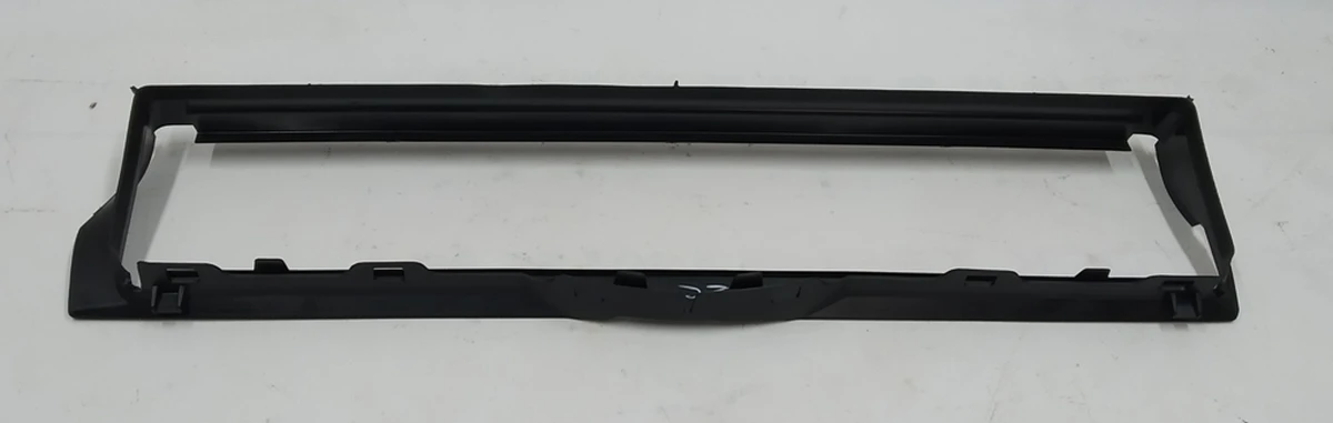 8 Накладка люверса центрального NEW Tesla model X 1047343-00-D