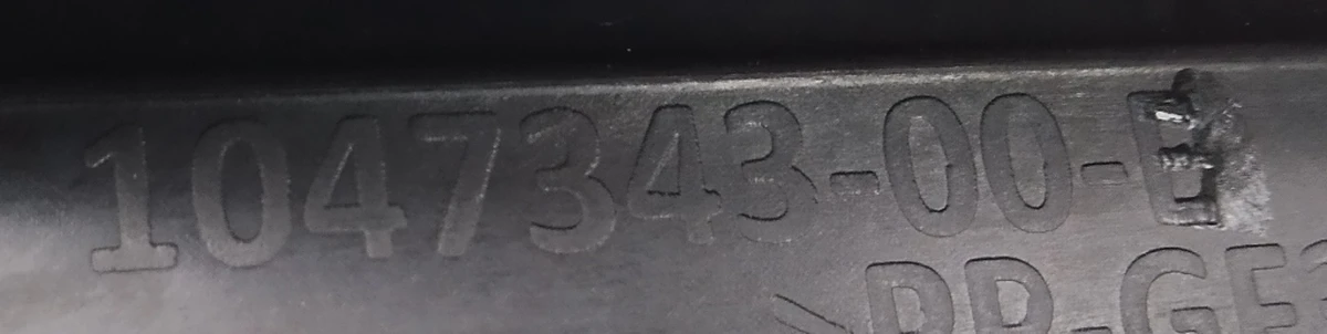 8 Накладка люверса центрального NEW Tesla model X 1047343-00-D