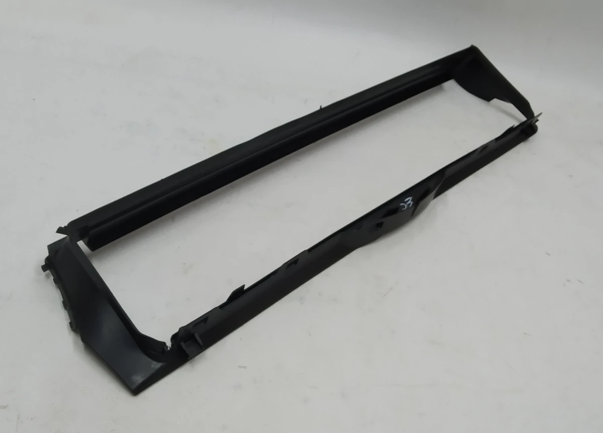 8 Накладка люверса центрального NEW Tesla model X 1047343-00-D