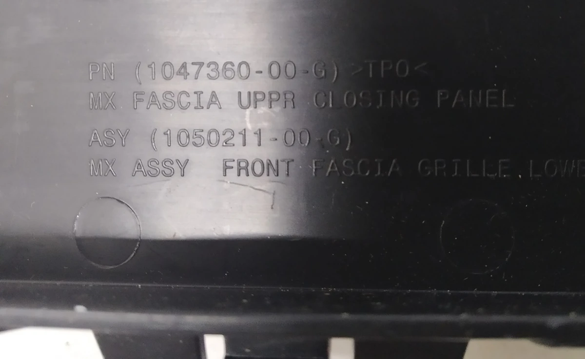 13 Молдинг верхній решітки переднього бампера NEW Tesla model X 1047360-00-G