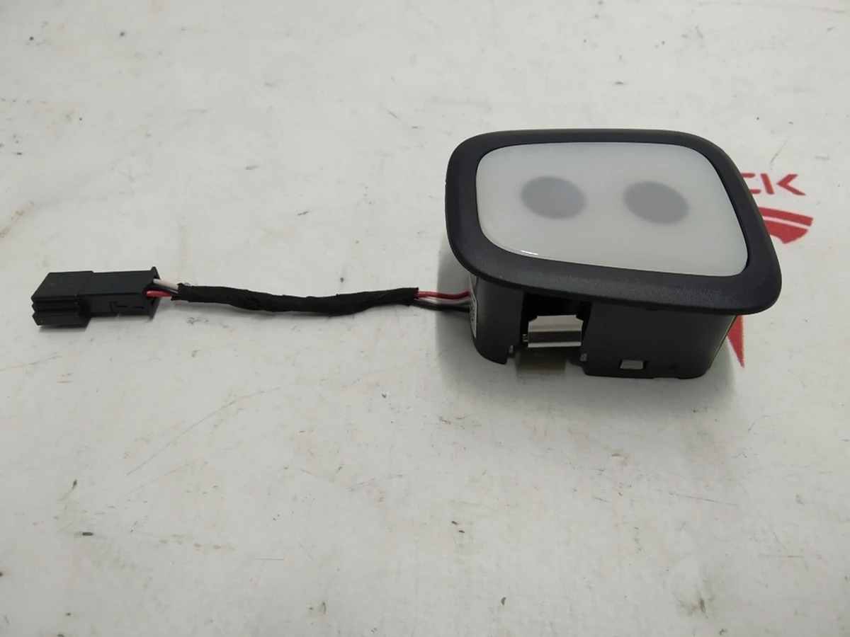 4 Фонарь подсветки третьего ряда сидений задний BLK Tesla model X 1047365-00-C