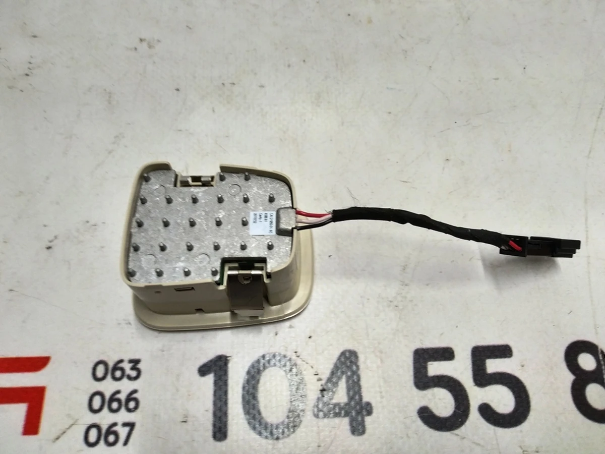 4 Ліхтар підсвічування третього ряду сидінь задній FOG Tesla model X 1054759-00-C