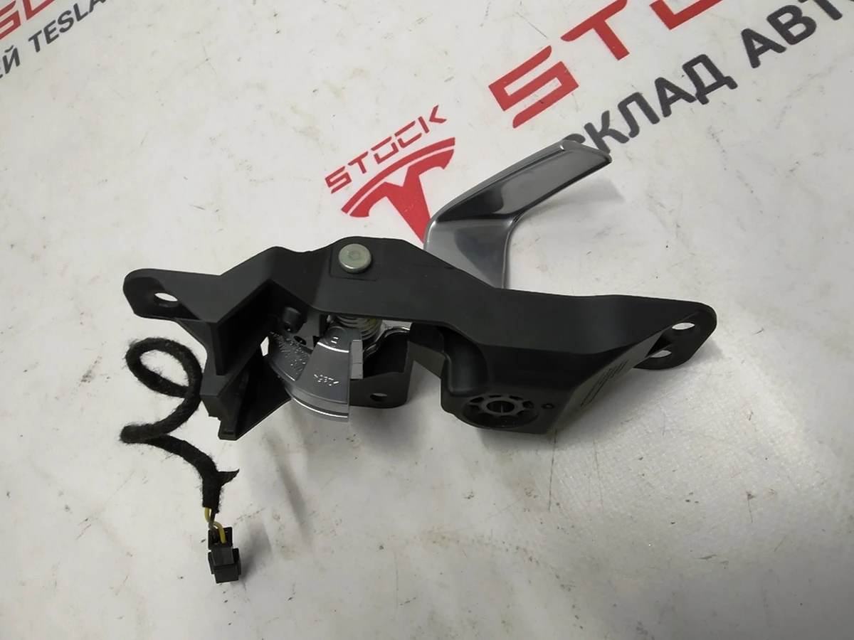 1 Ручка відкриття дверей внутрішня передня права в зборі Tesla Model X 1047632-00-B