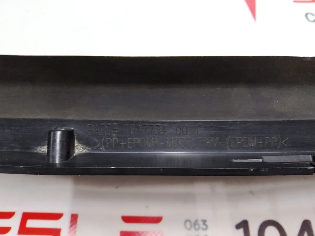 12 Решітка бампера нижня передня Tesla model X 1047734-00-F