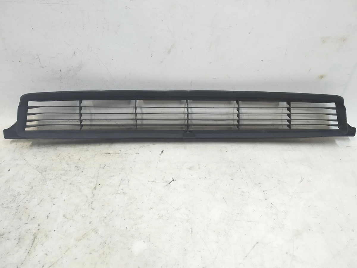 12 Решітка бампера нижня передня (пошкодження) Tesla model X 1047734-00-F. 