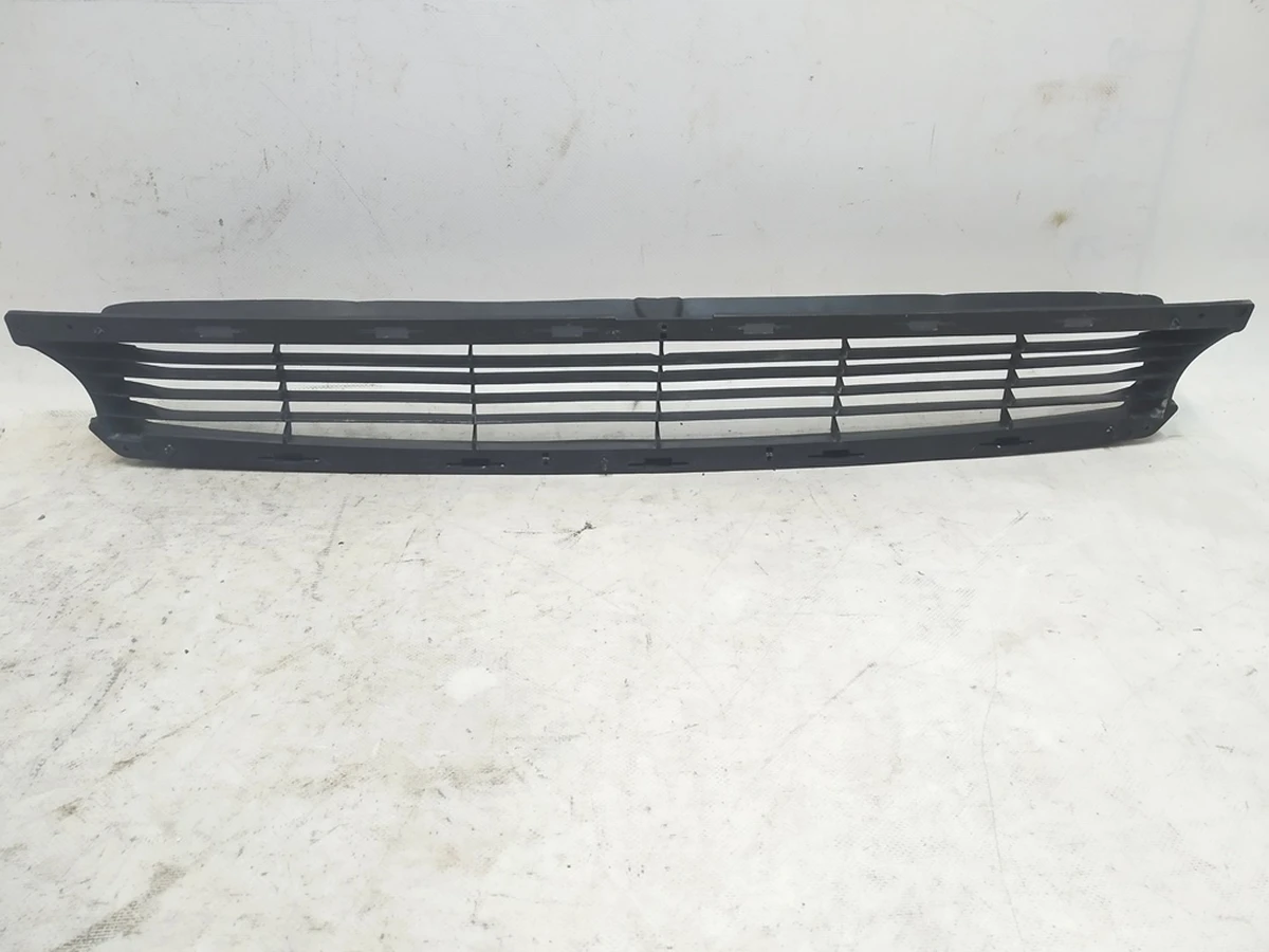 12 Решітка бампера нижня передня (пошкодження) Tesla model X 1047734-00-F. 