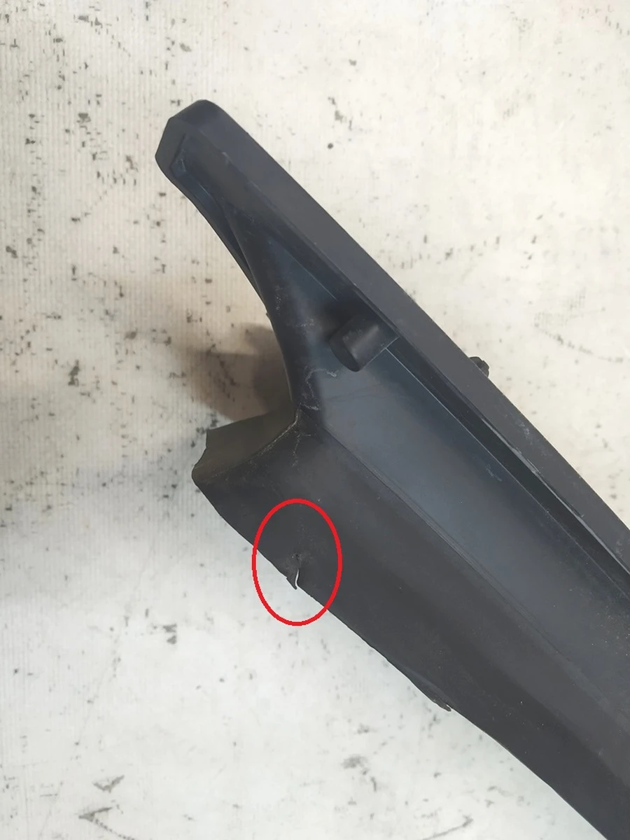 12 Решітка бампера нижня передня (пошкодження) Tesla model X 1047734-00-F. 