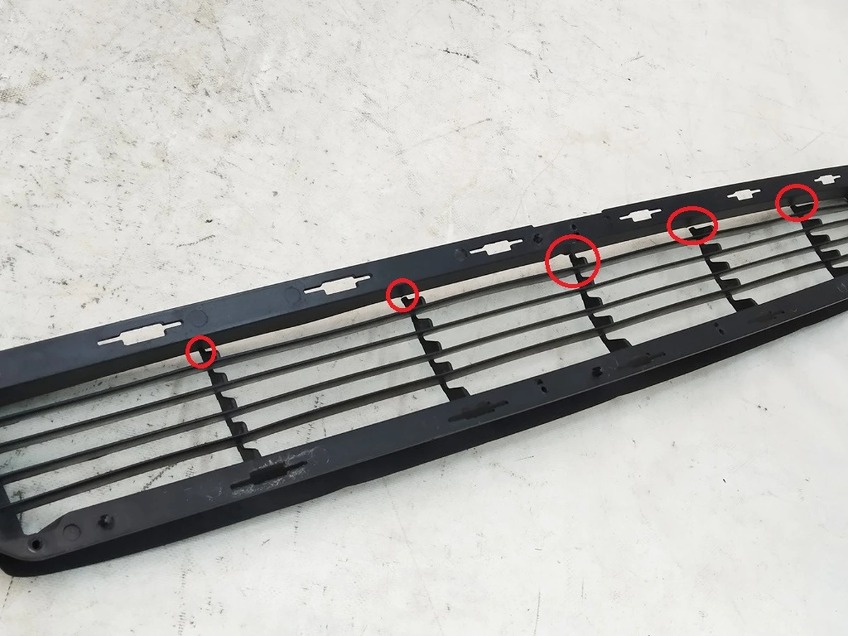 12 MX Lower front grille mesh (damaged) Tesla Model X 1047734-00-F