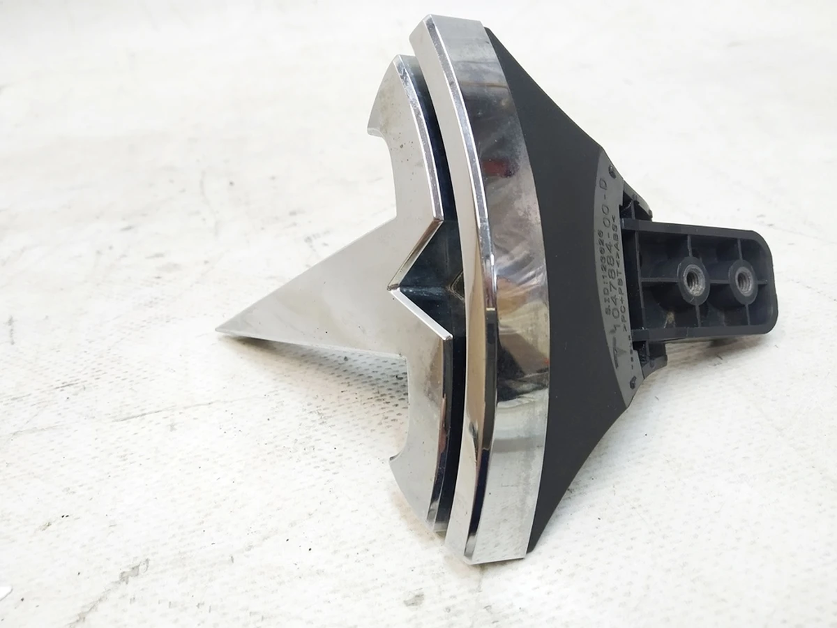 10 Знак "Т" переднього бампера з пошкодженням Tesla model X 1047884-00-E