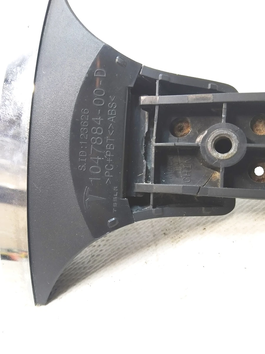 10 Знак "Т" переднього бампера з пошкодженням Tesla model X 1047884-00-E