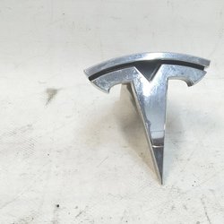 10 Знак "Т" переднього бампера з пошкодженням Tesla model X 1047884-00-E