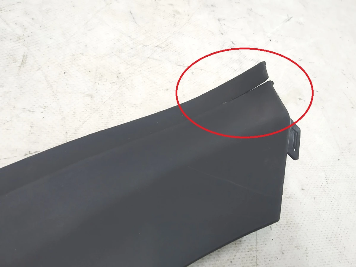 7 Накладка бампера заднього верхня з пошкодженням Tesla model X, model X Mar 2021 1054576-00-D