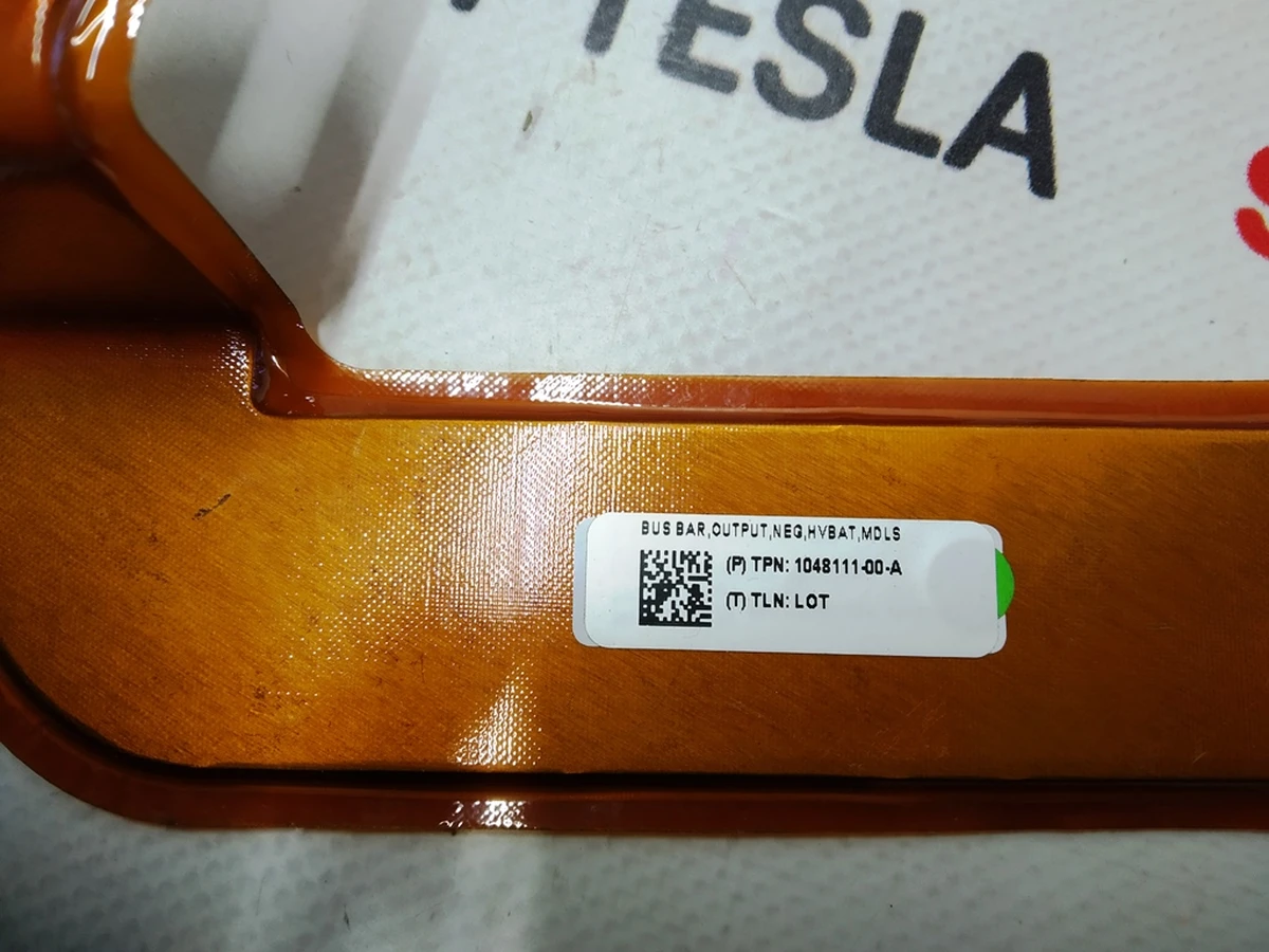 Високовольтна шина клемми "Мінус" контактора основної батареї Tesla model S 1048111-00-A