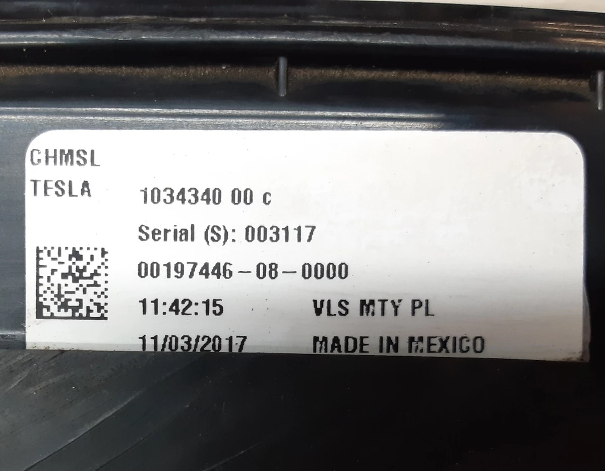 3 Spoiler passive with illumination complete with damage Tesla model X 1048429-01-C