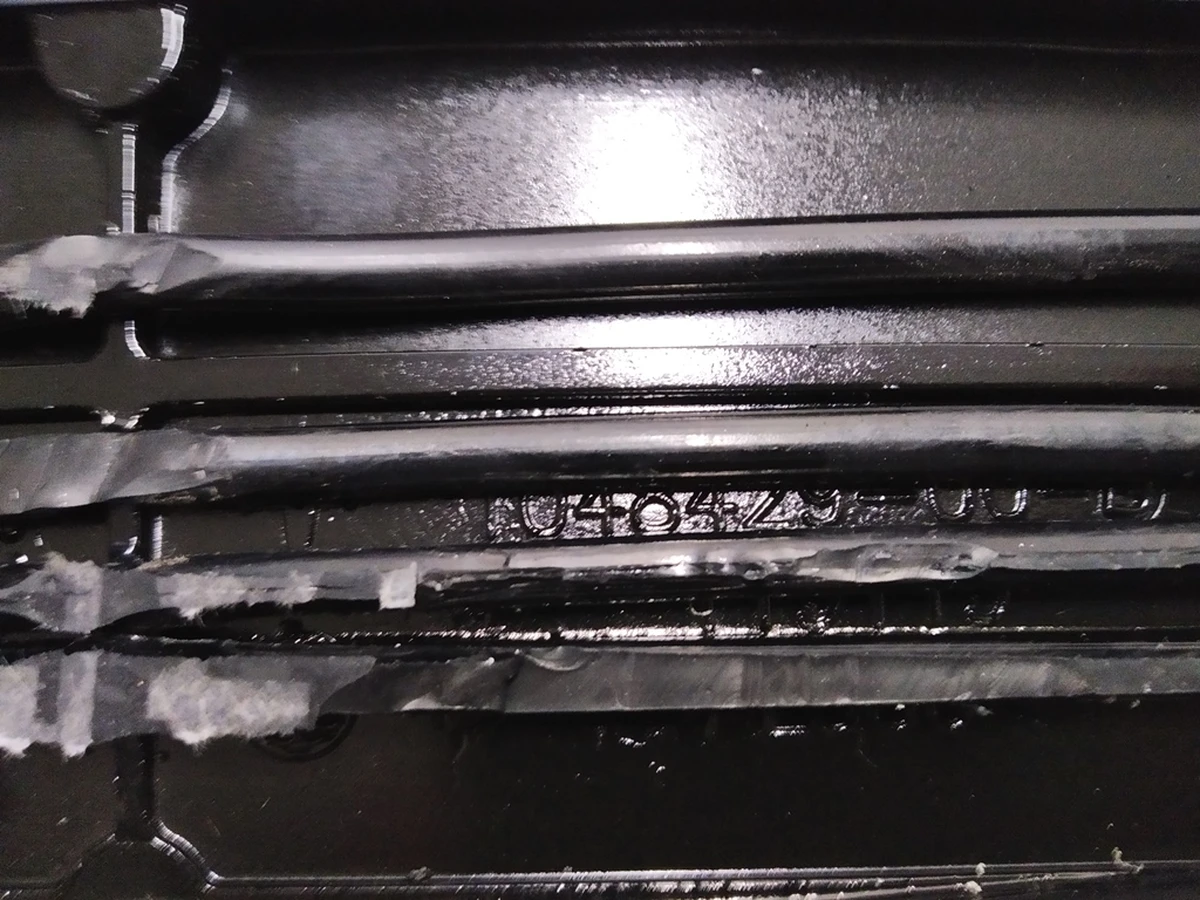 3 Spoiler passive with illumination complete with damage Tesla model X 1048429-01-C