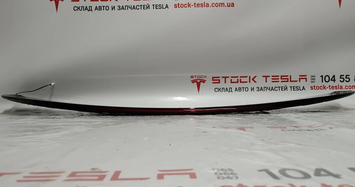3 Spoiler passive with illumination complete with damage Tesla model X 1048429-01-C