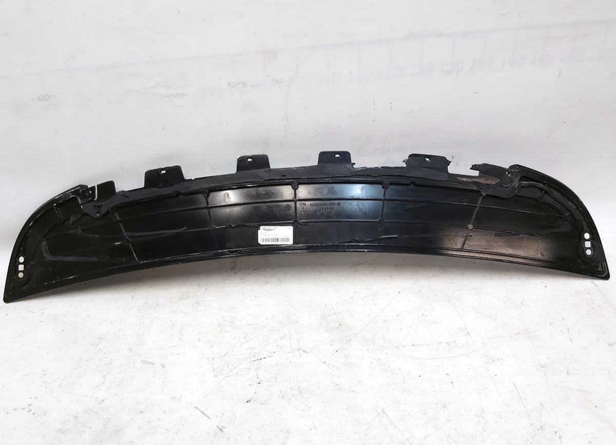 3 Спойлер пассивный без подсветки с повреждением Tesla model X 1048429-01-C