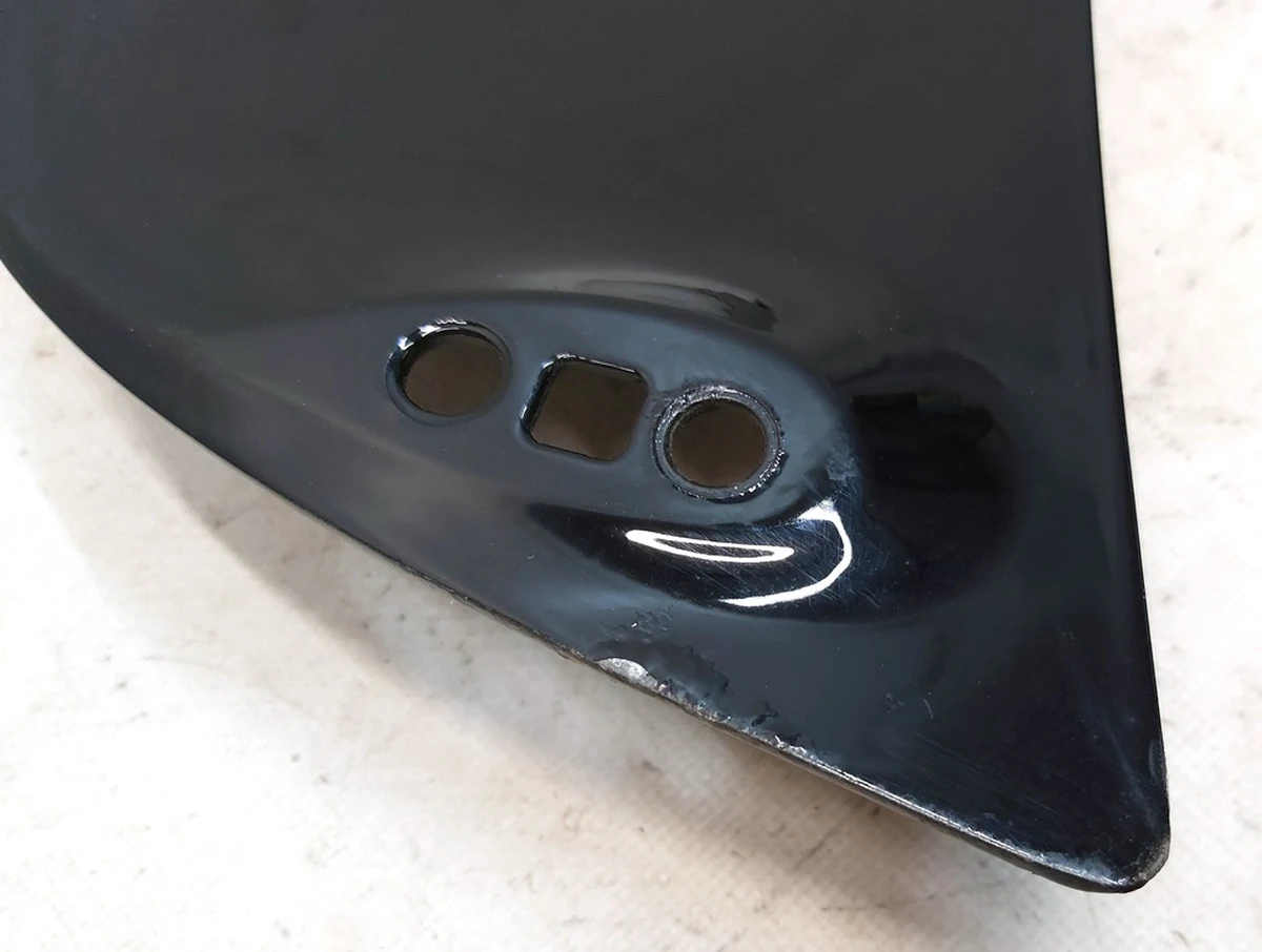 3 Спойлер пассивный без подсветки с повреждением Tesla model X 1048429-01-C