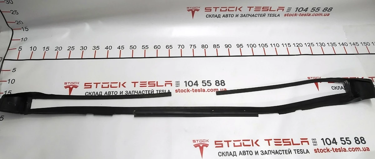 2 Ущільнювач кришки багажника допоміжний Tesla model X 1048511-90-C 1582434-00-B