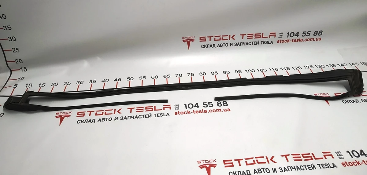 2 Ущільнювач кришки багажника допоміжний Tesla model X 1048511-90-C 1582434-00-B