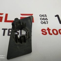 4 Кронштейн кріплення парктроніка S6 Tesla model S 1048521-00-D