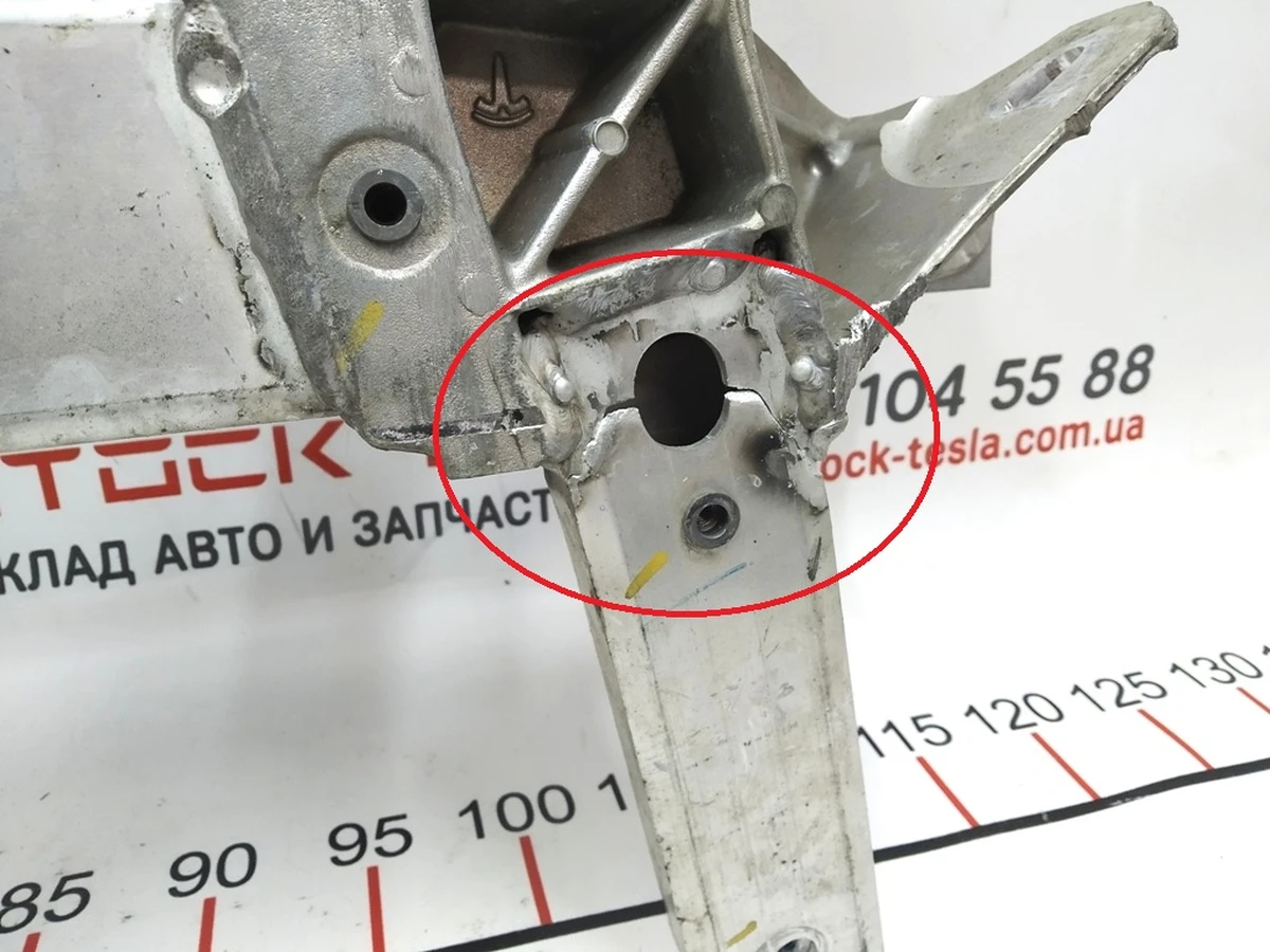 1 Подрамник передний с повреждением Tesla model X 1027516-00-E