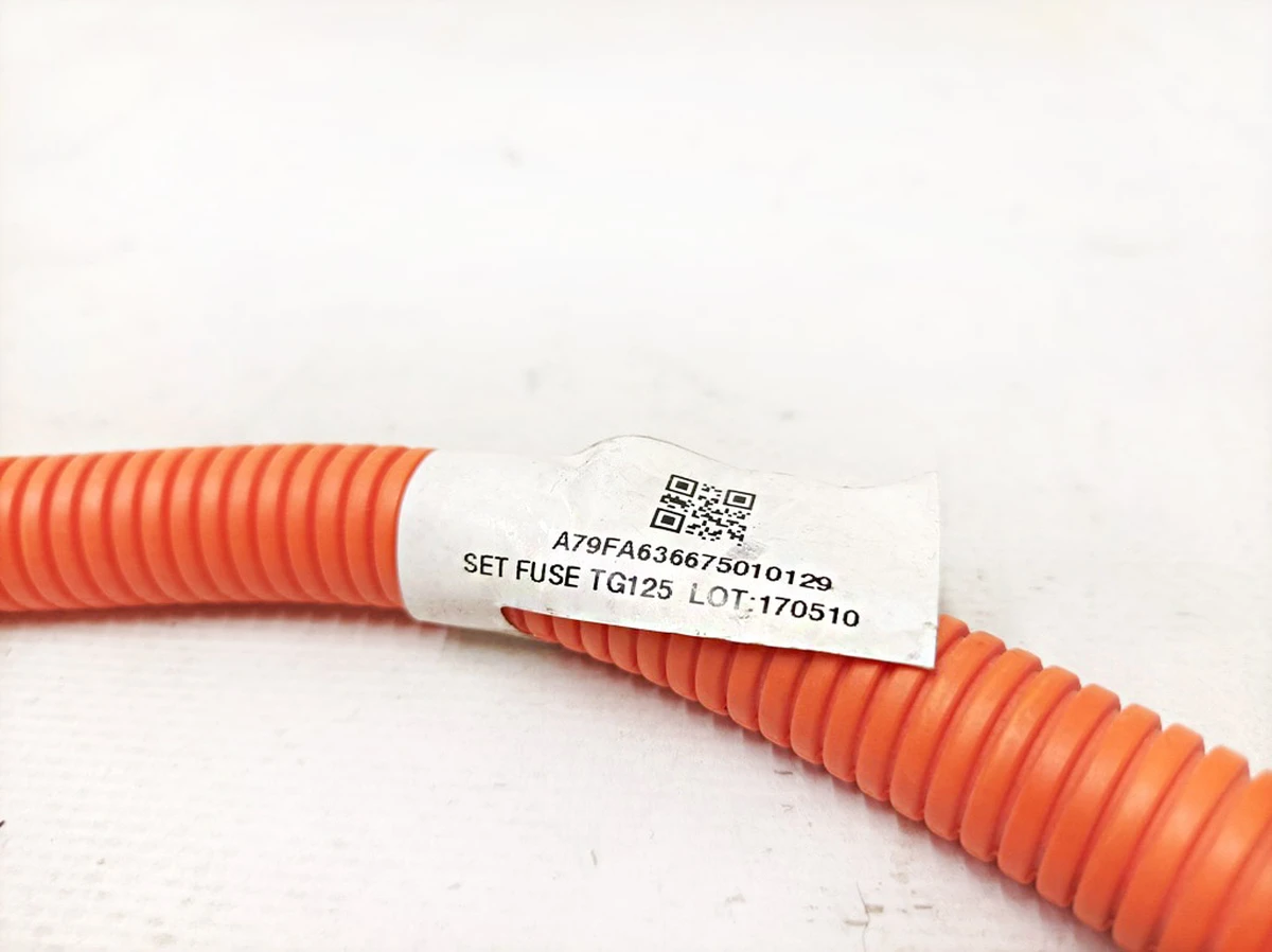 27 Кабель обігрівача основної батареї Tesla model X 1048941-00-E