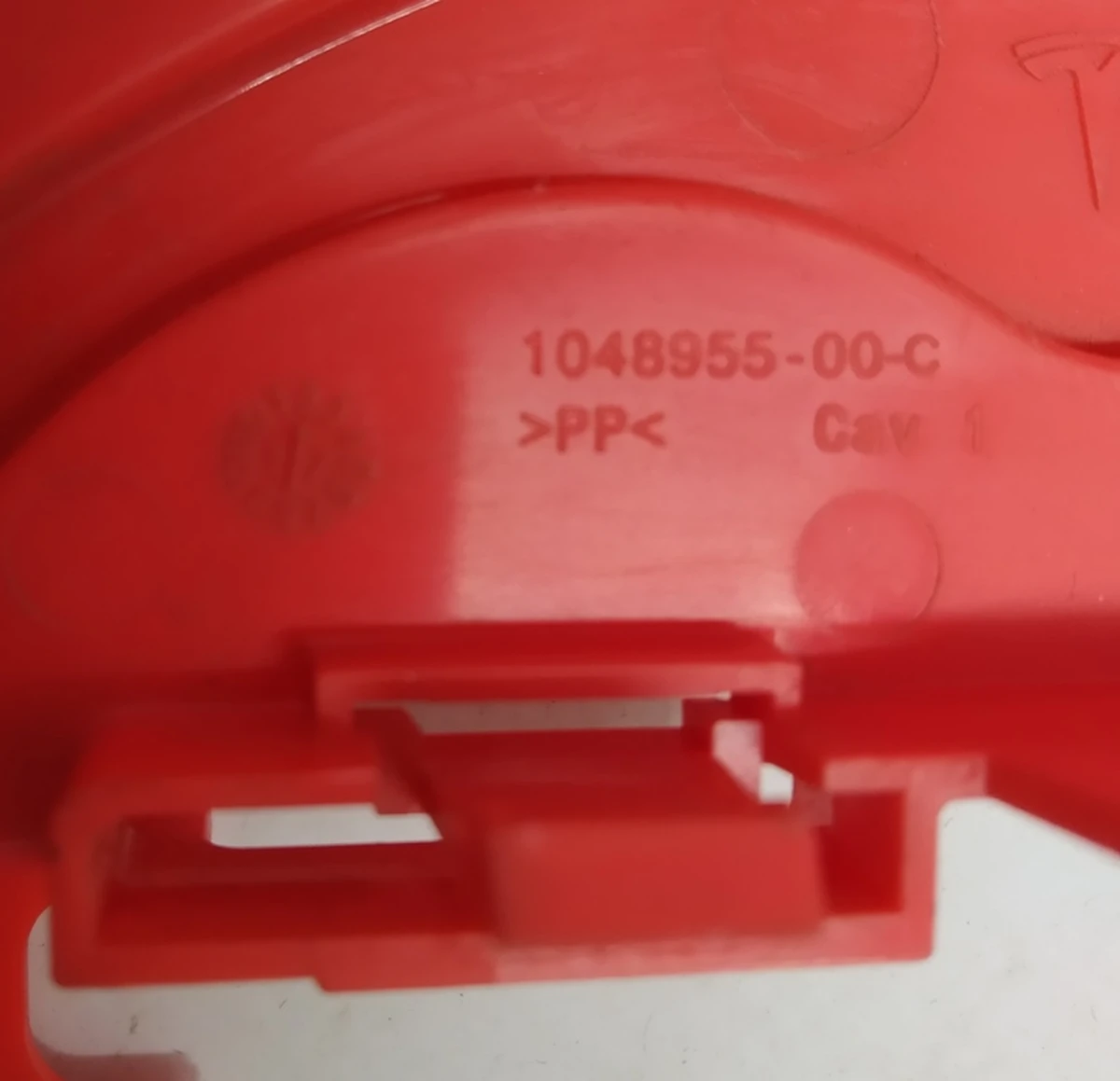 9 Кришка декоративна контакту плюс АКБ 12V Tesla Model S REST, Tesla Model X 1048955-00-A