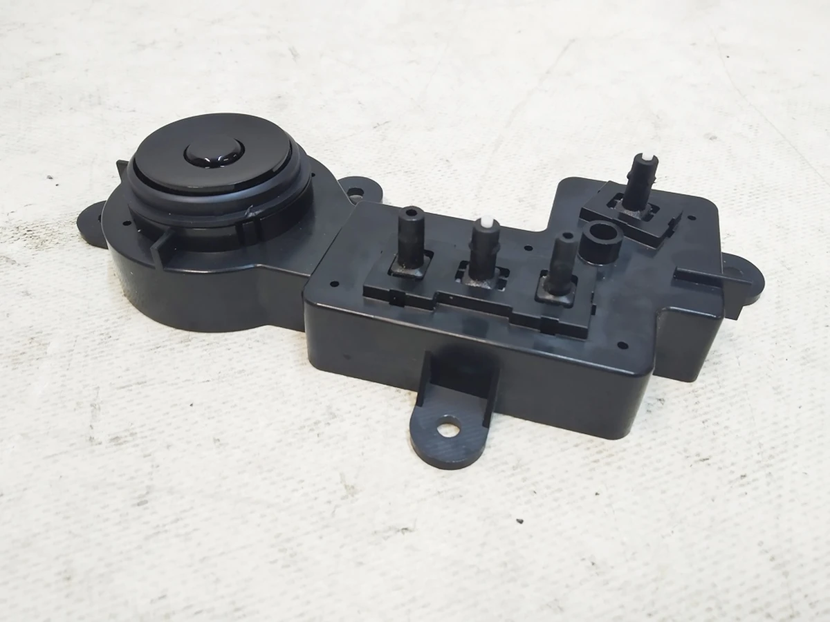 1 Блок регулювання положення водійського сидіння Tesla model S REST 1049317-00-C