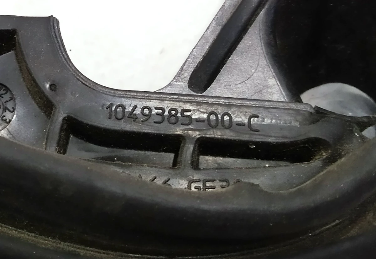 18 Уплотнитель угловой двери задней левой Tesla model X 1473351-00-B