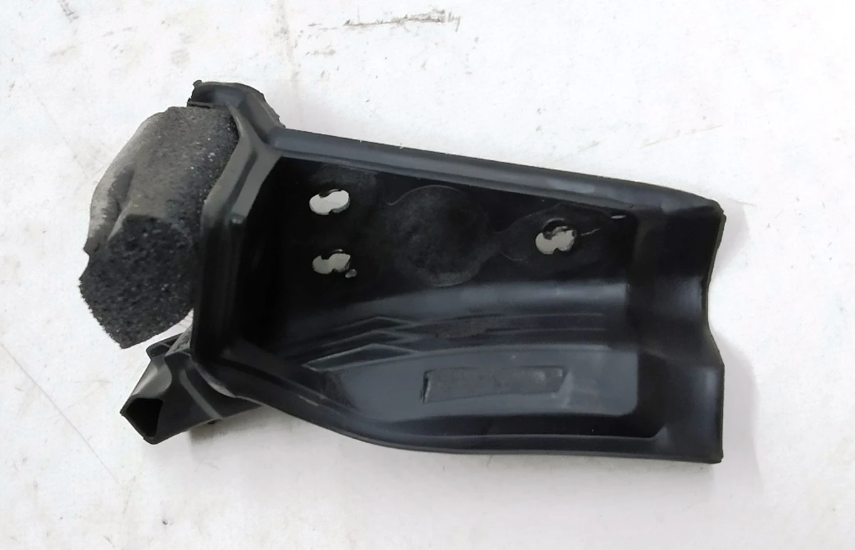 Seal upper front corner door rear left Tesla model X 1049419-00-D