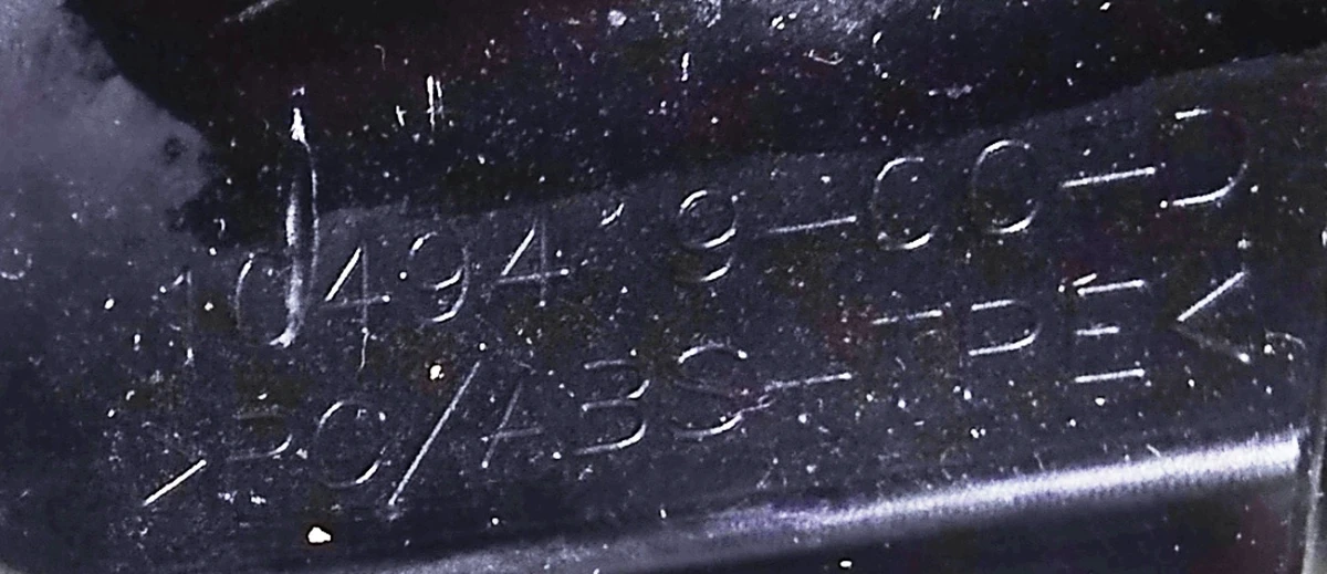 Уплотнитель верхний передний угловой двери задней левой Tesla model X 1049419-00-D