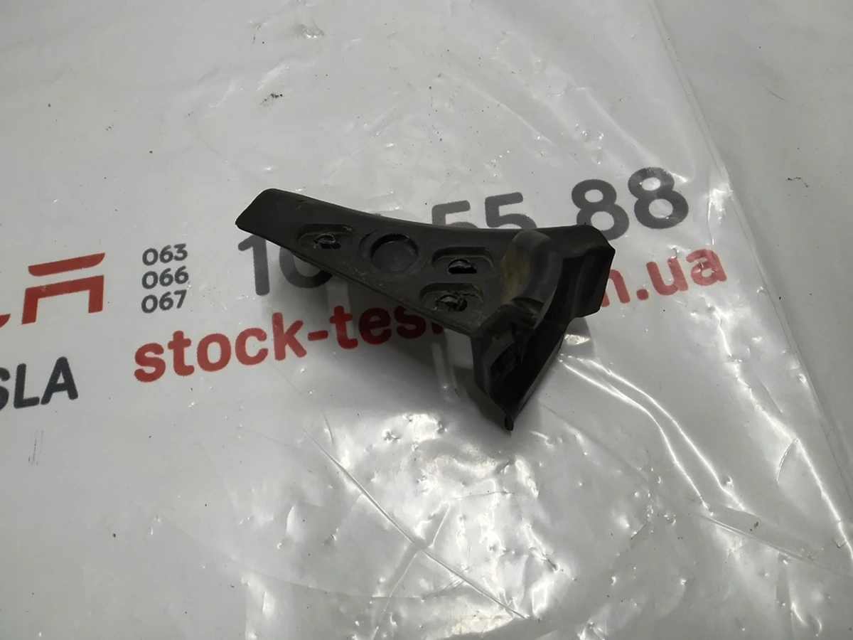 Ущільнювач верхній задній кутовий двері задньої лівої Tesla model X 1049421-00-E