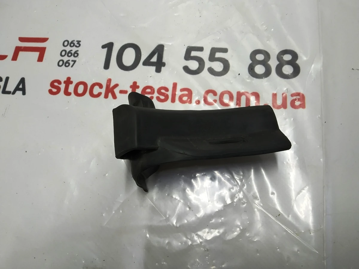 Ущільнювач верхній задній кутовий двері задньої лівої Tesla model X 1049421-00-E