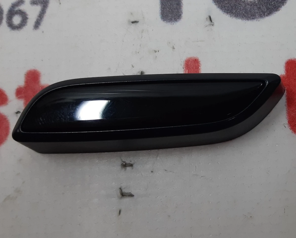 3 Кнопка регулировки (глянец) положения нижней части пассажирского сиденья Tesla Model S REST, Model X 1049540-00-B