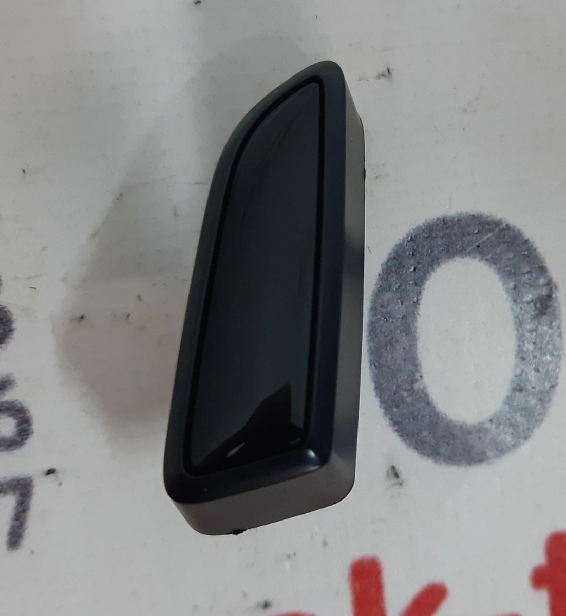 2 Кнопка регулювання (глянець) положення спинки пасажирського сидіння Tesla Model S REST, Model X 1049541-00-B