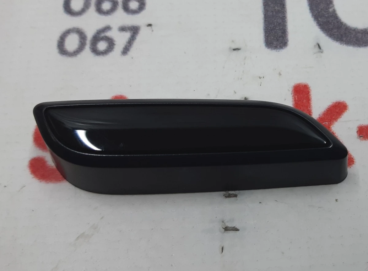 3 Кнопка регулювання (глянець) положення нижньої частини водійського сидіння Tesla Model S REST, Model X 1049542-00-B