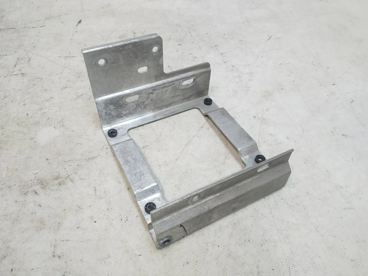 2 AMP TUNER BRKT ASY CCB Tesla model X 1049595-00-B