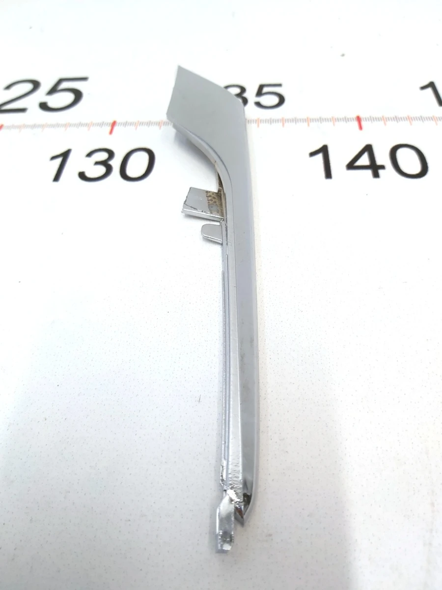 Накладка люверса верхня ліва хром із пошкодженням Tesla Model X 1049609-00-F