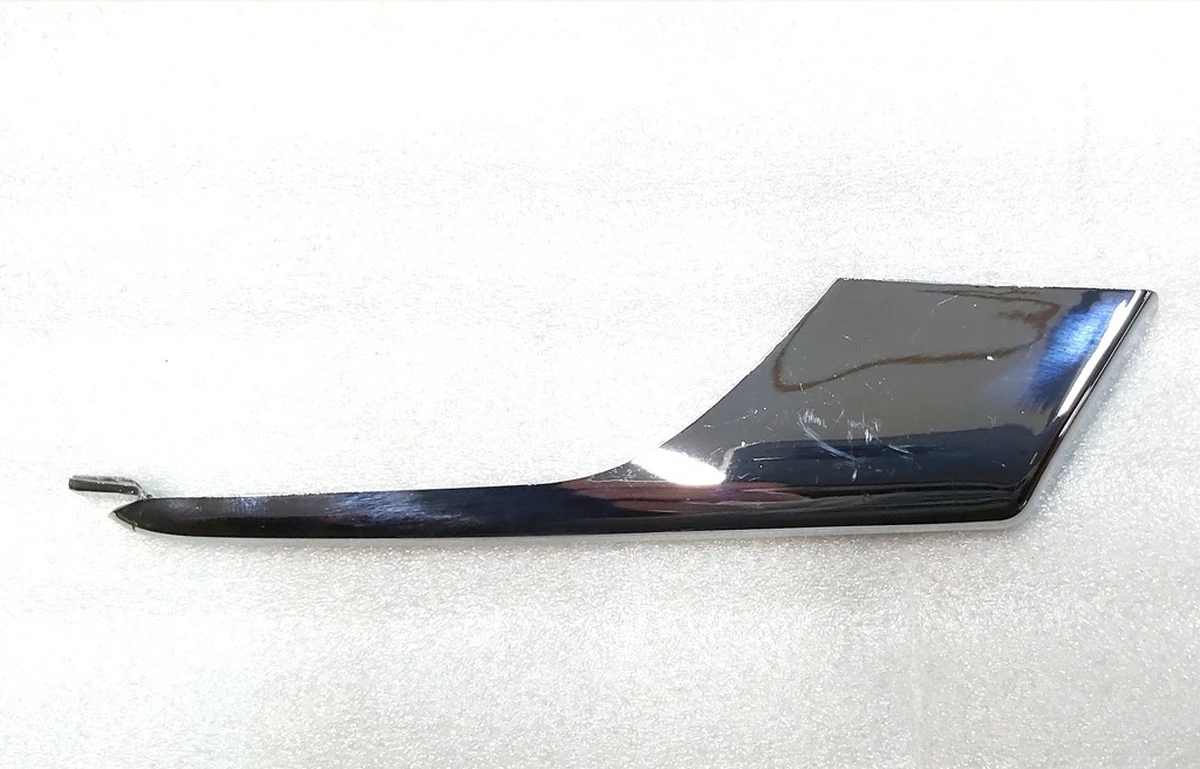 22 Накладка люверса нижняя правая хром Tesla Model X 1049612-00-F