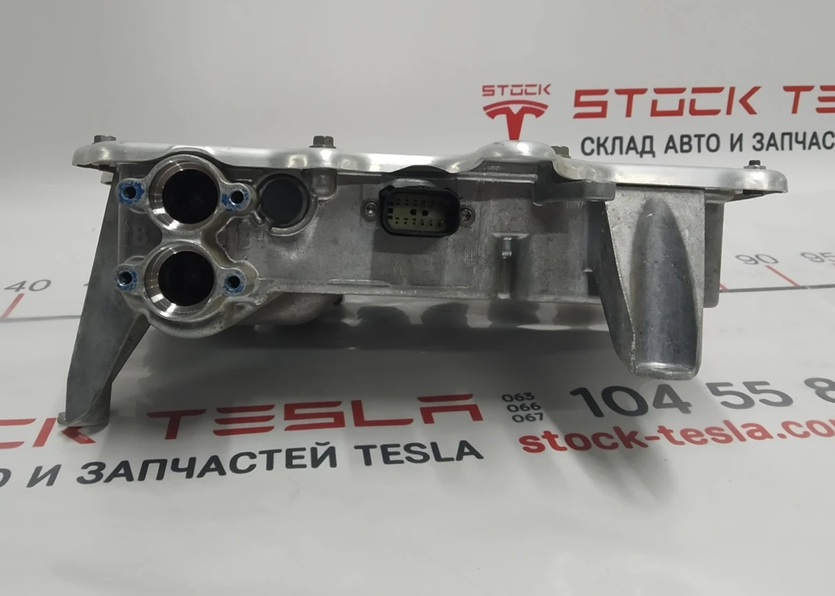 2 Джаншиєв бокс передній REV02 Tesla Model X 1049678-00-H