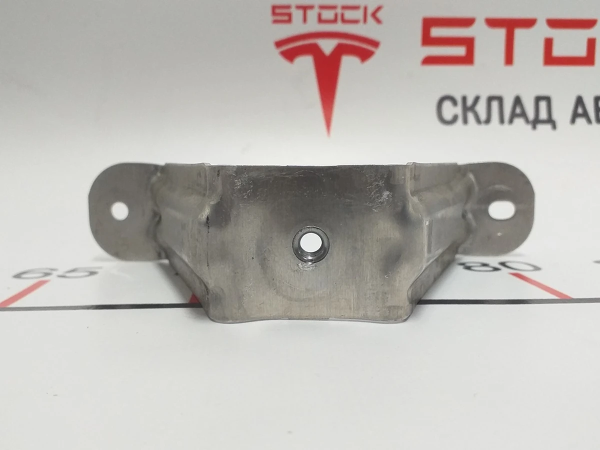 28 Assembly- bracket, trunk, left hand - rear aeroshield, MDLX Tesla Model X 1049739-00-G