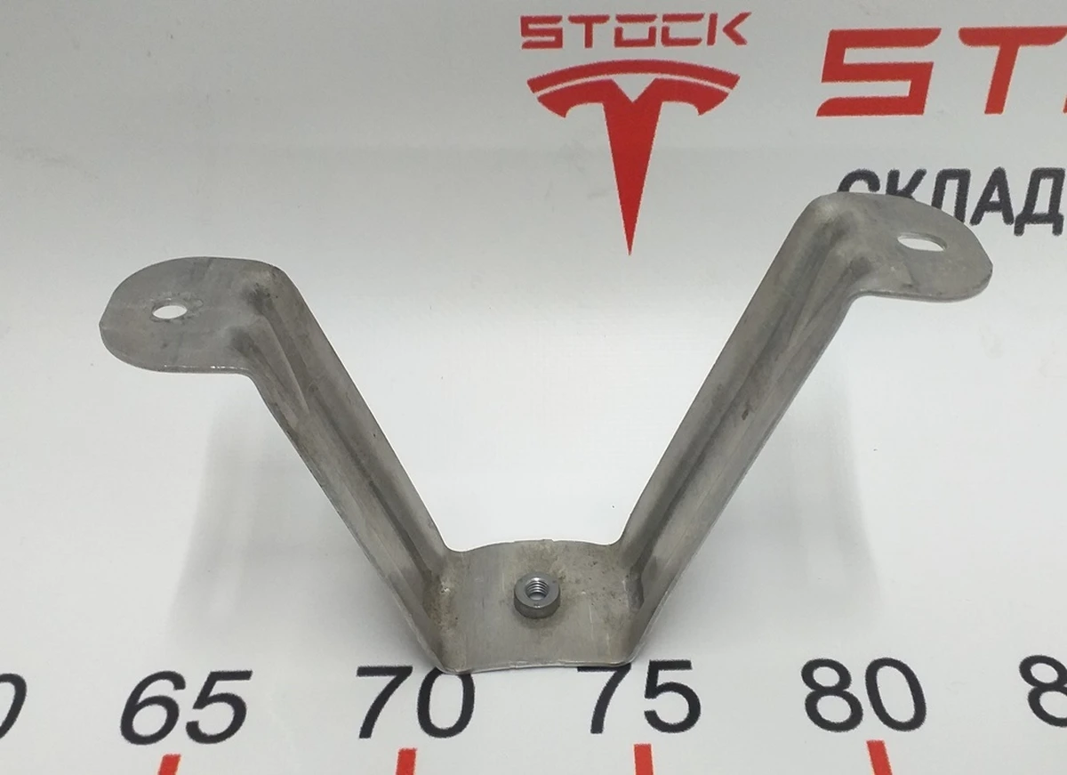 28 Assembly- bracket, trunk, left hand - rear aeroshield, MDLX Tesla Model X 1049739-00-G