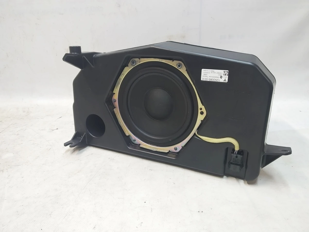 11 Сабвуфер Premium HARMAN (пошкодження) Tesla model X 1050085-00-E